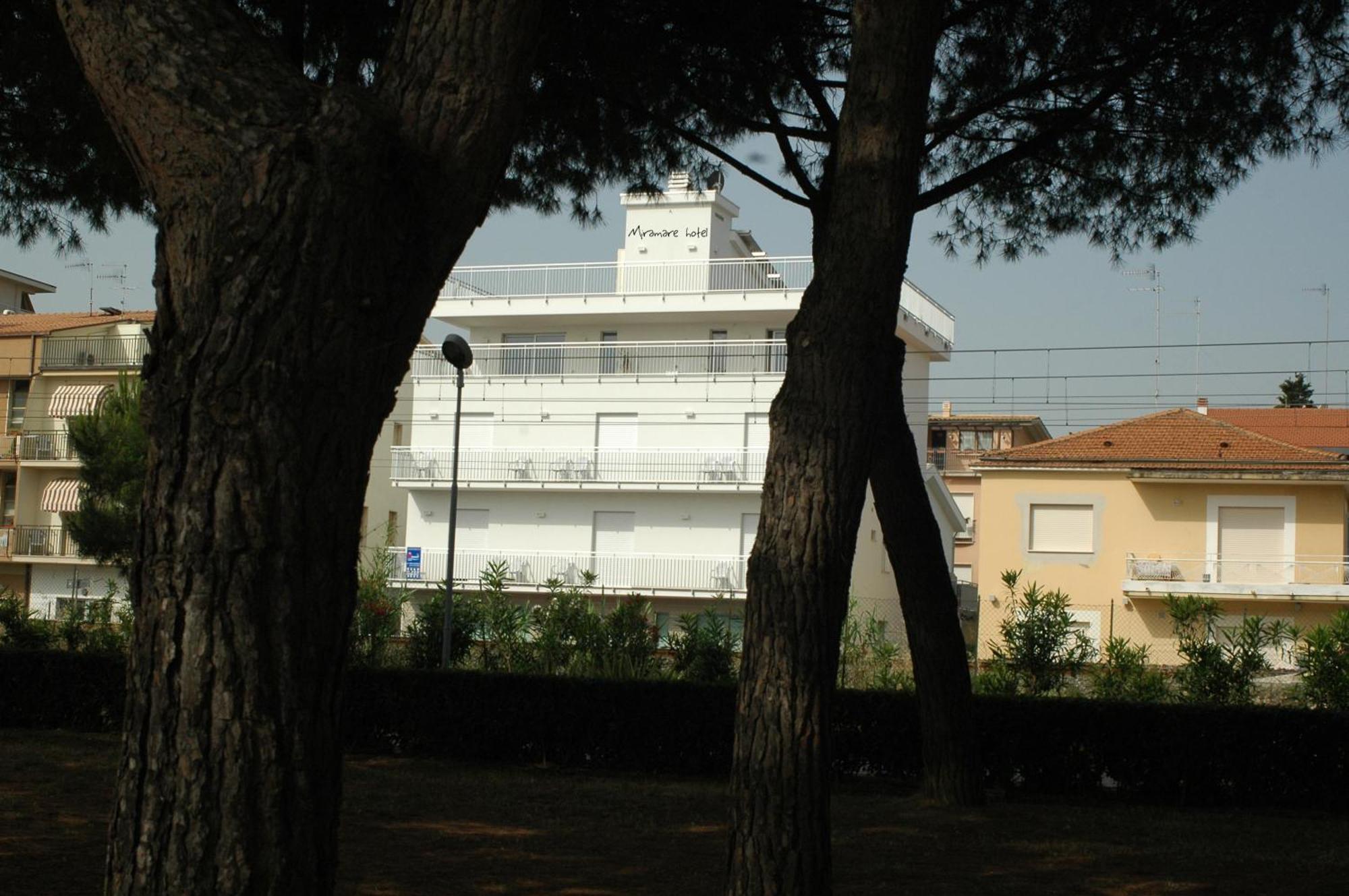 Hotel Miramare Pineto Exterior photo